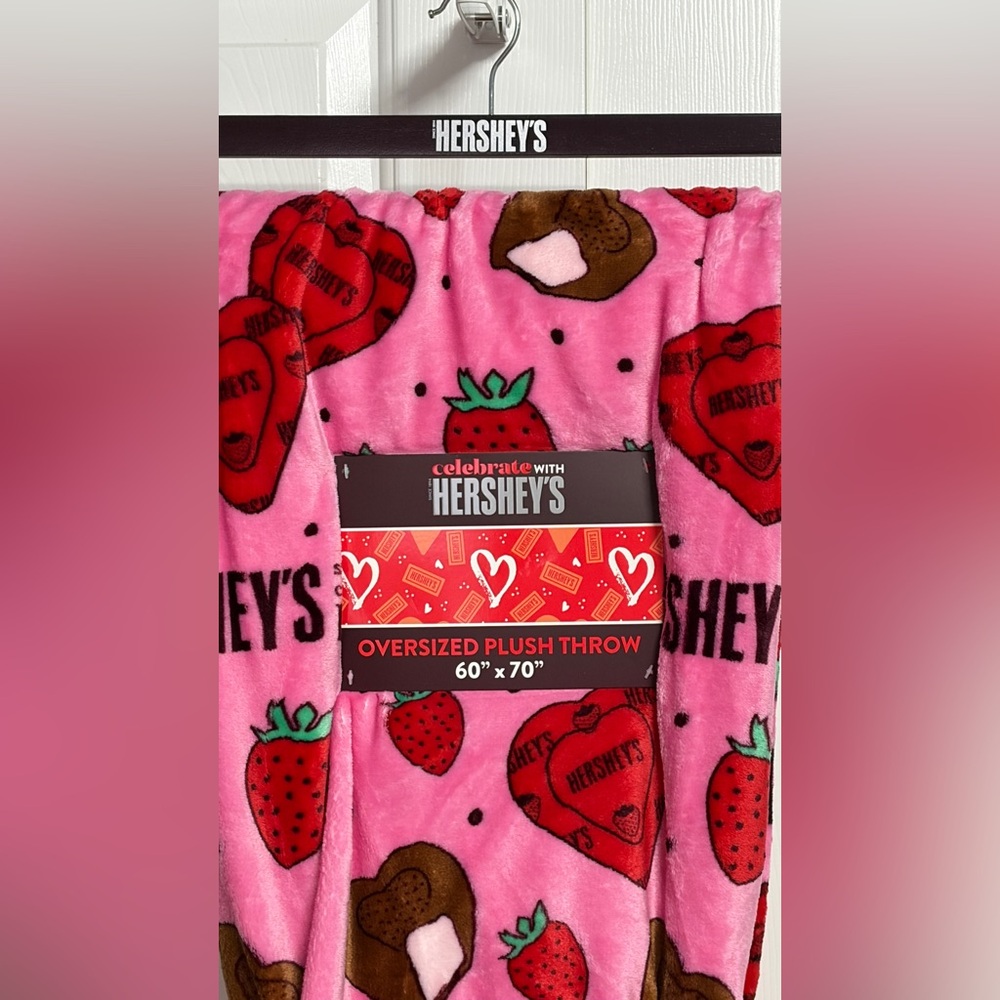 Hershey's Pink Strawberry Creme Hearts Fleece Throw Blanket - Picture 6 of 8